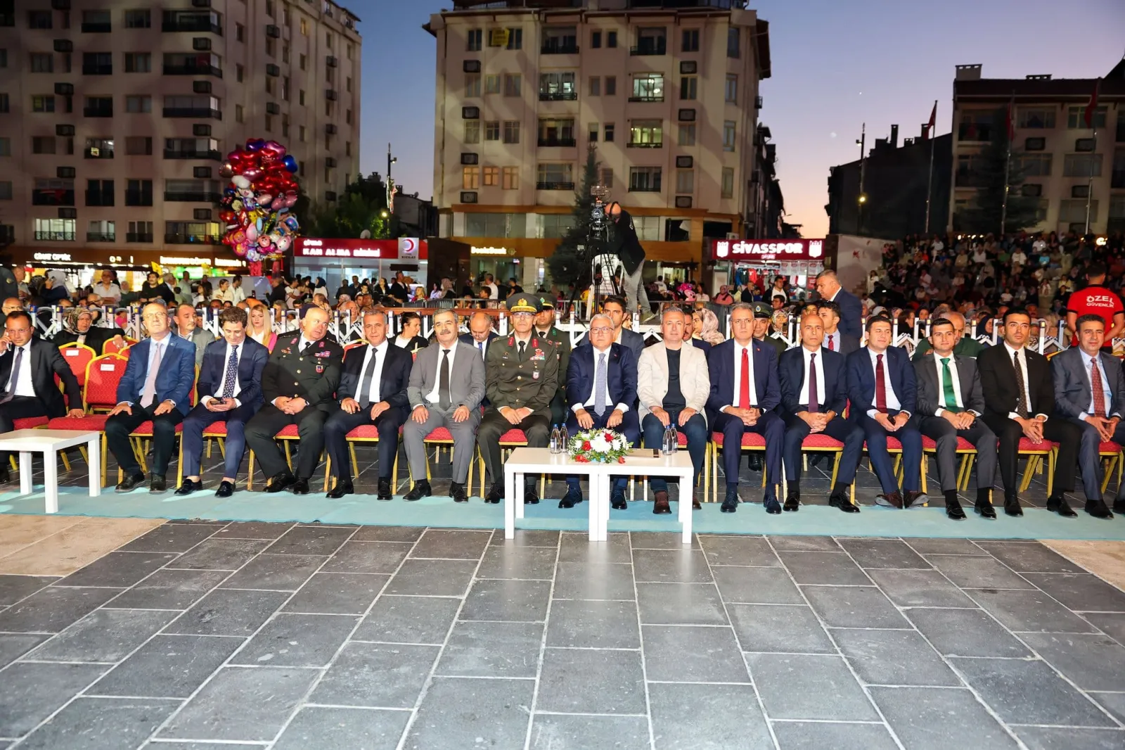 Sivas kongresinin yıldönümünde rekor ağırlama halayı evet - Fotoğraf Galerisi 3
