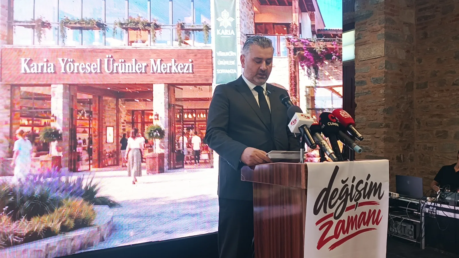 Nazilli Ticaret Odası başkan adayı Özen Akgün projelerini açıkladı