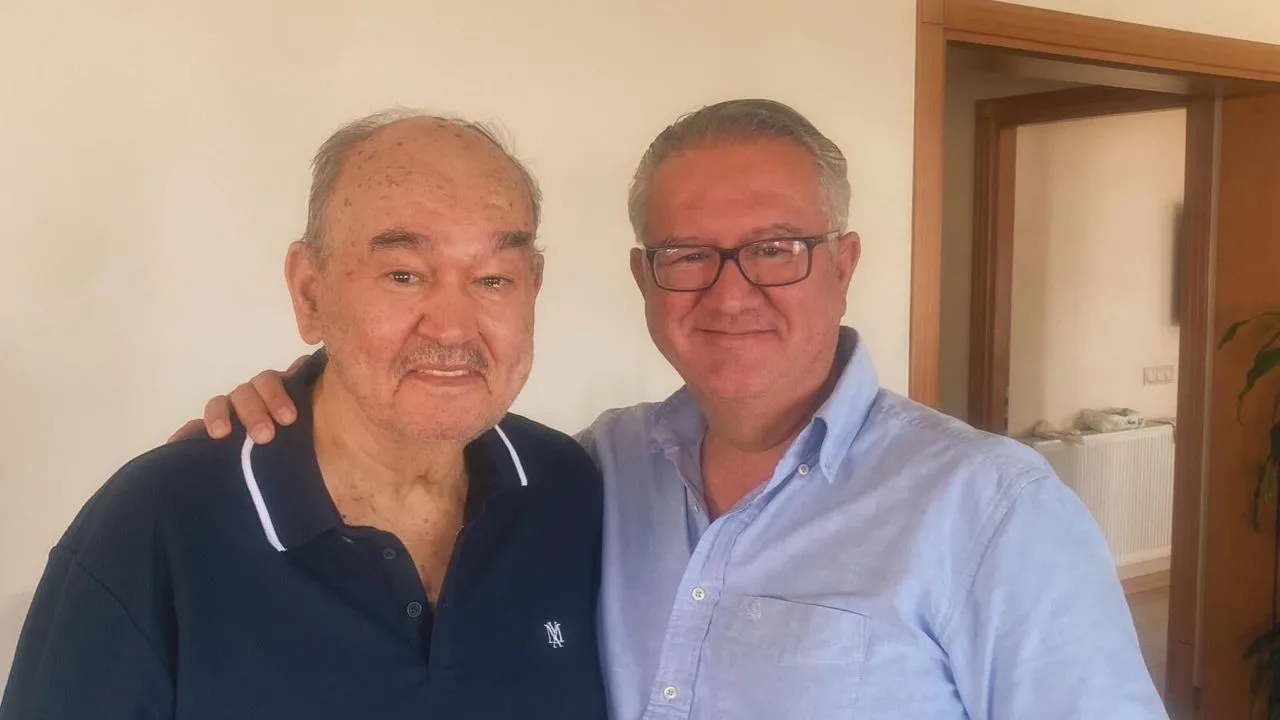 İzmir Büyükşehir Belediyesi eski başkanı dr.Burhan Özfatura yoğun bakıma kaldırıldı